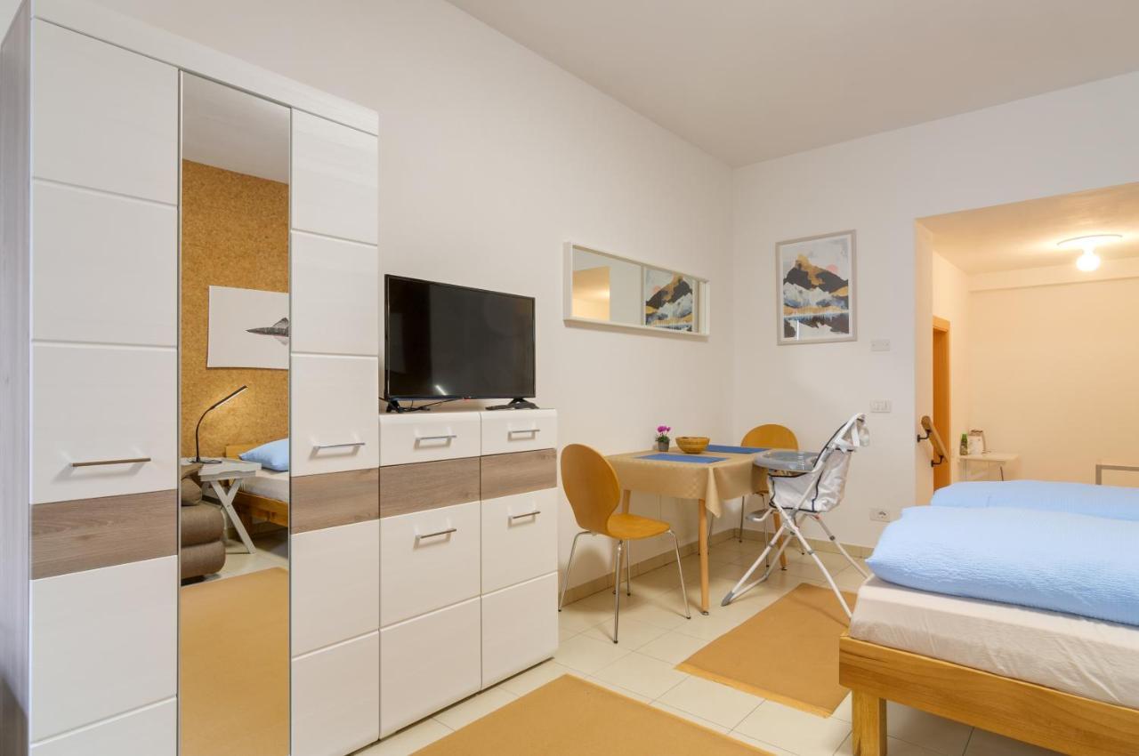 Peters Apartment *